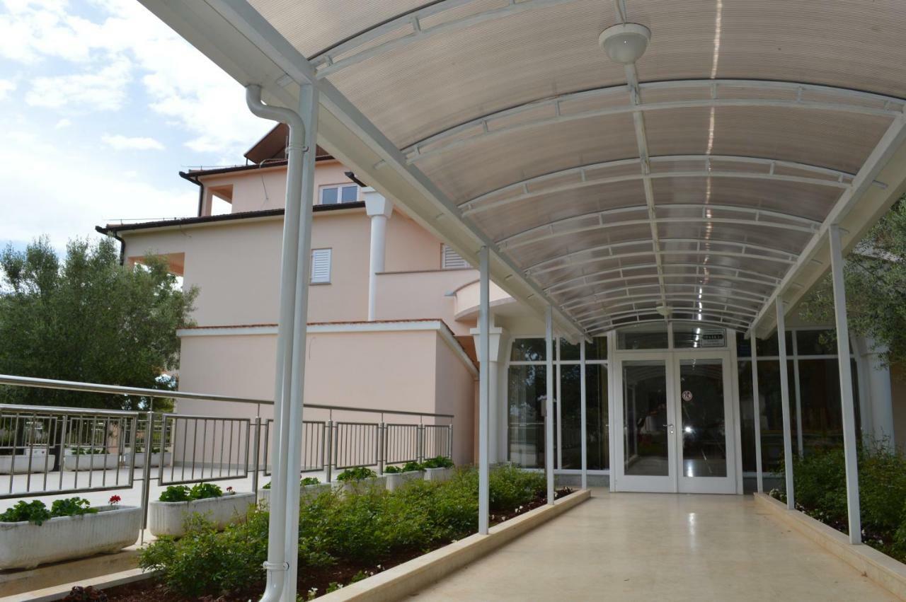 Pansion Oliva Hotel Krnica Exterior foto