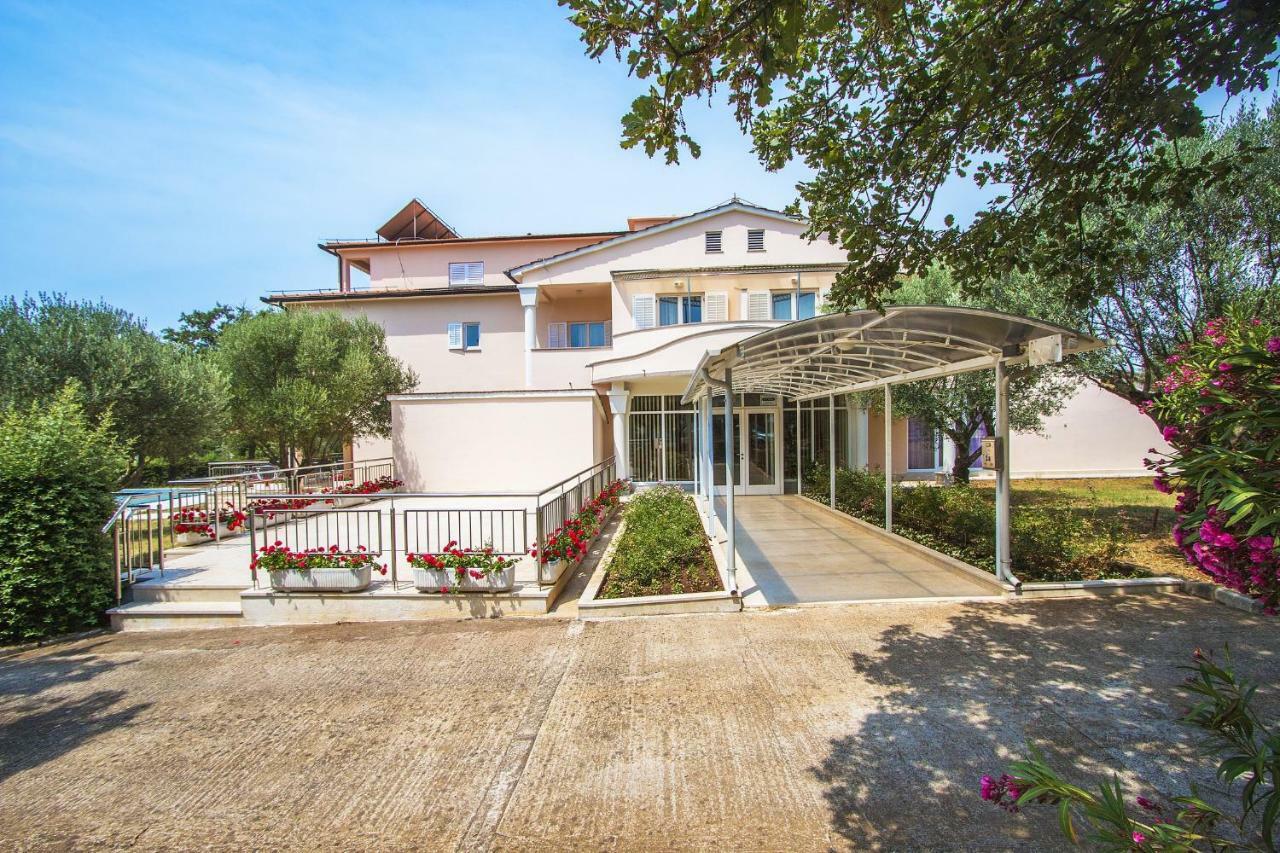 Pansion Oliva Hotel Krnica Exterior foto