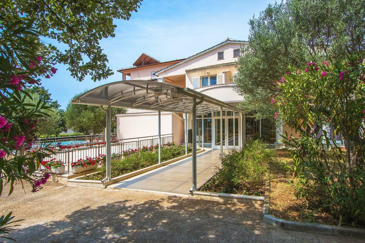 Pansion Oliva Hotel Krnica Exterior foto